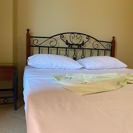 L.T. Deizi Apartment Sarandë Esterno foto
