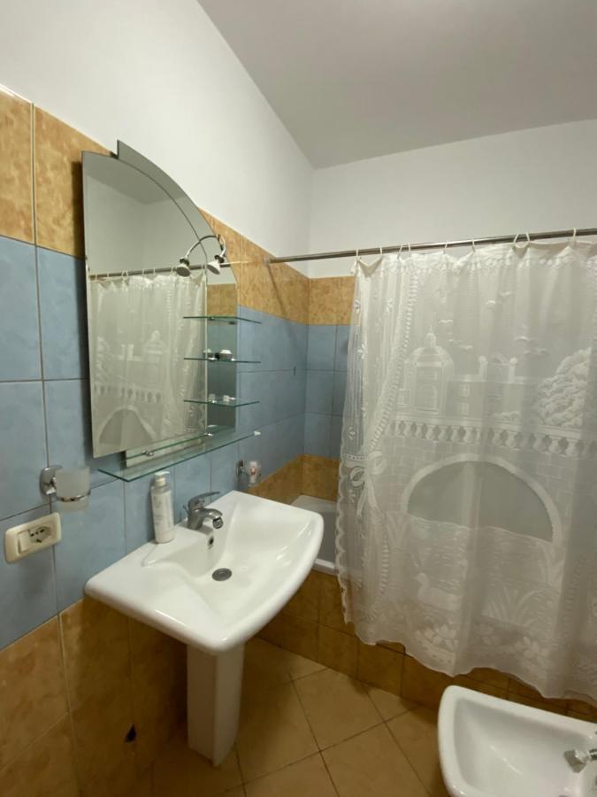 L.T. Deizi Apartment Sarandë Esterno foto